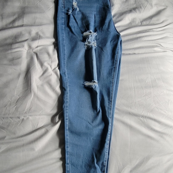 Boutique Distressed Skinny Ankle Jeans - Picture 7 of 9